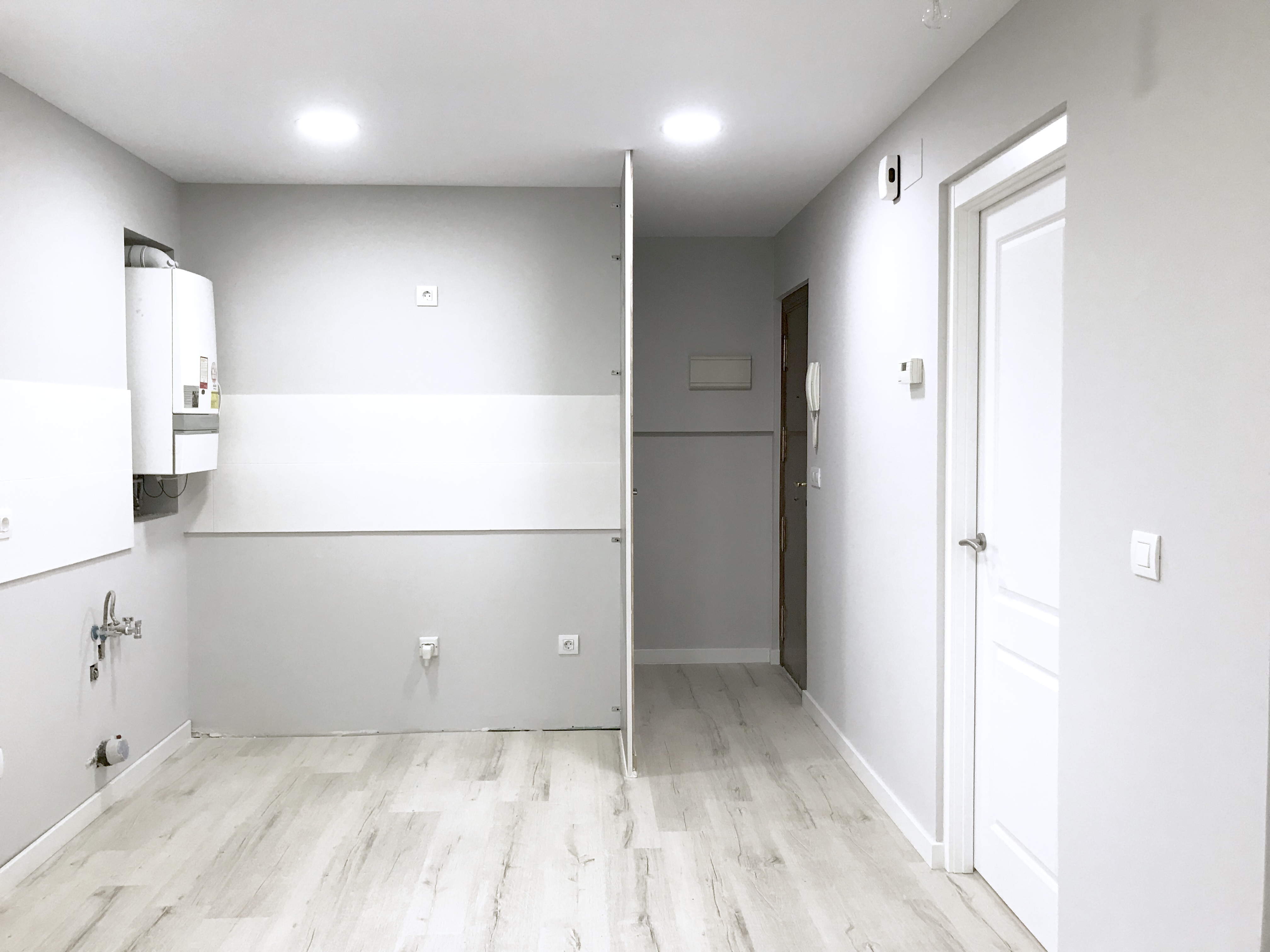 C9BA0566-51A1-48B7-A9E6-001A99AC972C