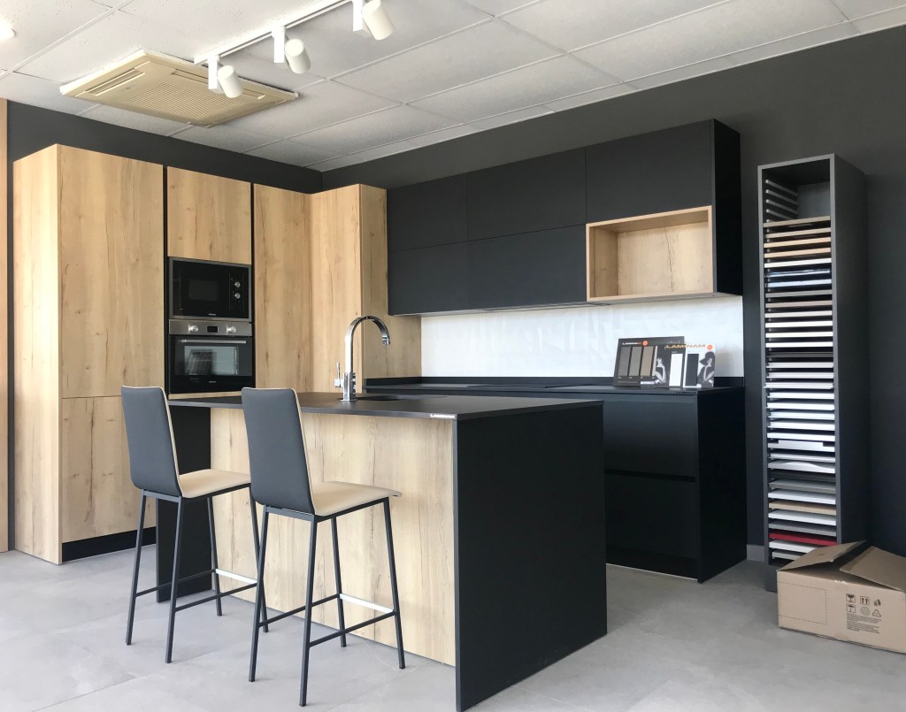 AIALA – Showroom de cerámica, baños y&nbsp;cocinas