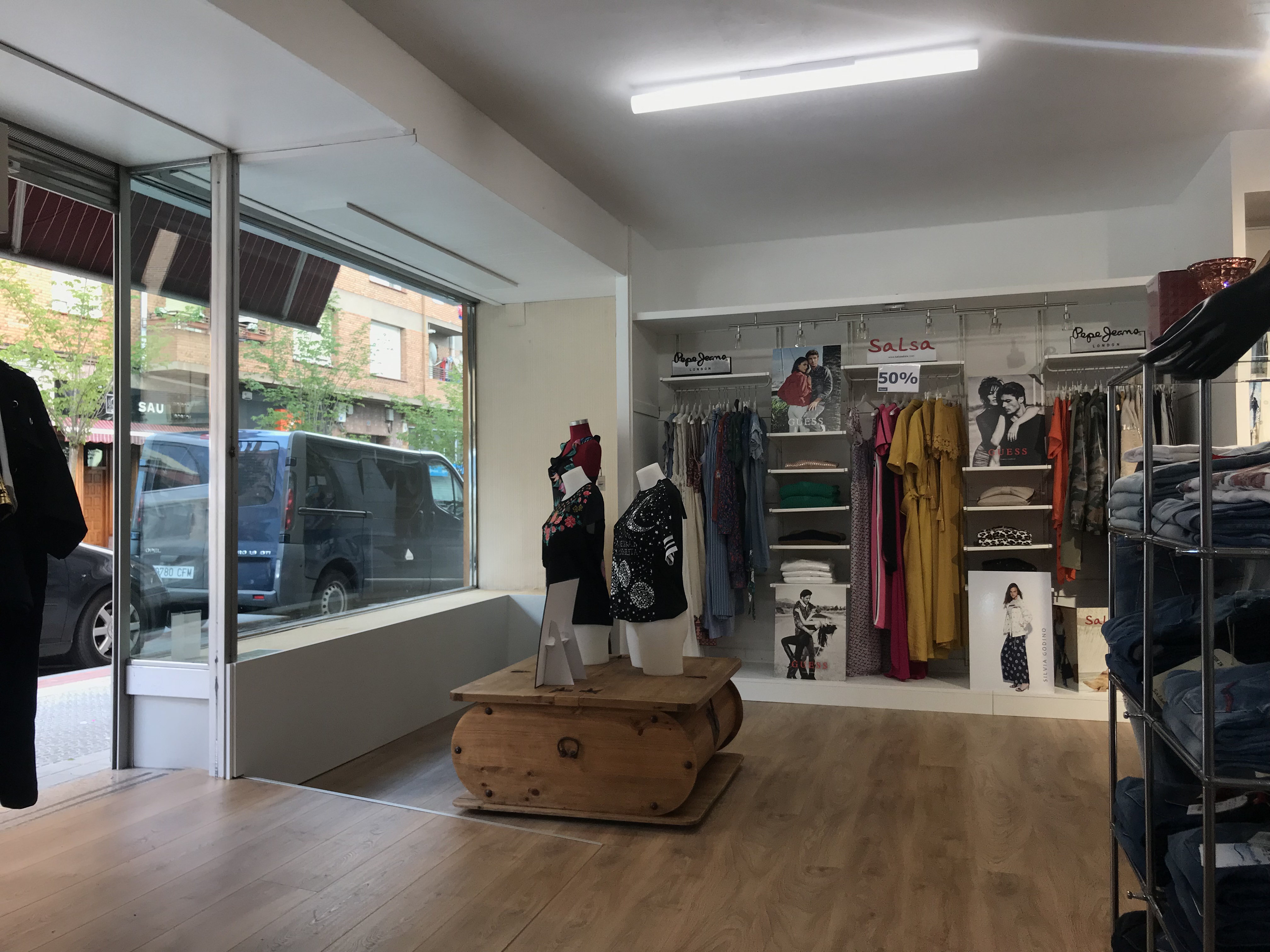 96AAD5A9-6261-495F-AF68-8AFCEE03E4BC