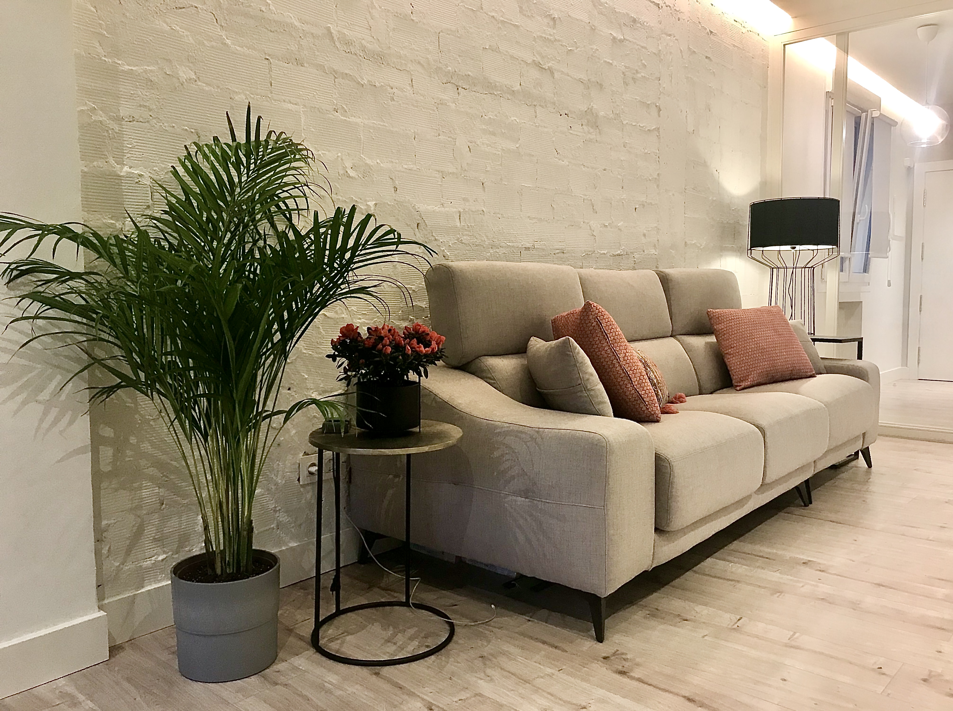 FE73FBA6-20EF-4407-94C1-9B3EF643BB53